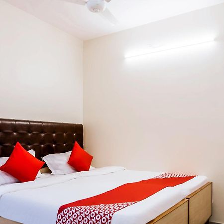 Hotel Super Oyo G P Residency à Kākināda Extérieur photo