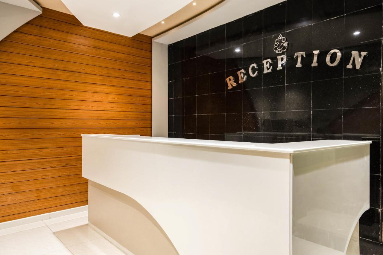 Hotel Super Oyo G P Residency à Kākināda Extérieur photo