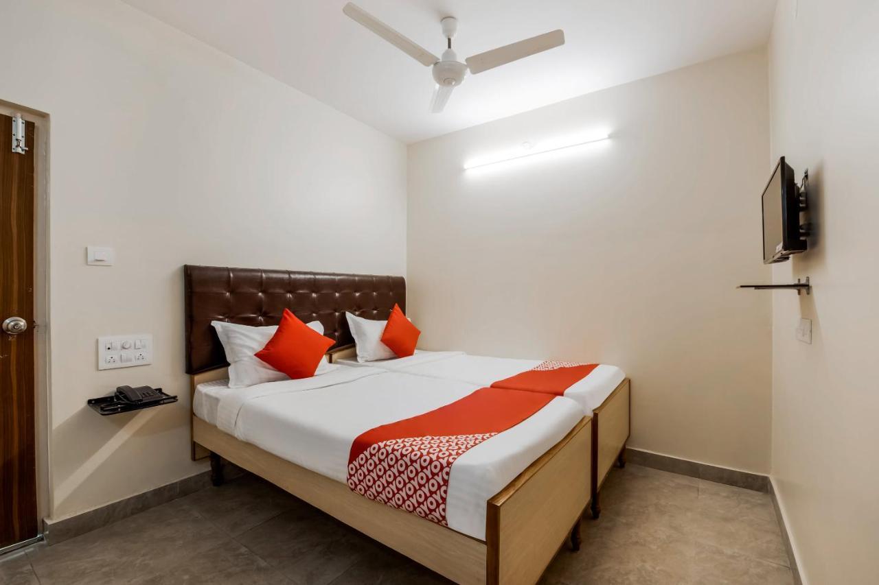Hotel Super Oyo G P Residency à Kākināda Extérieur photo