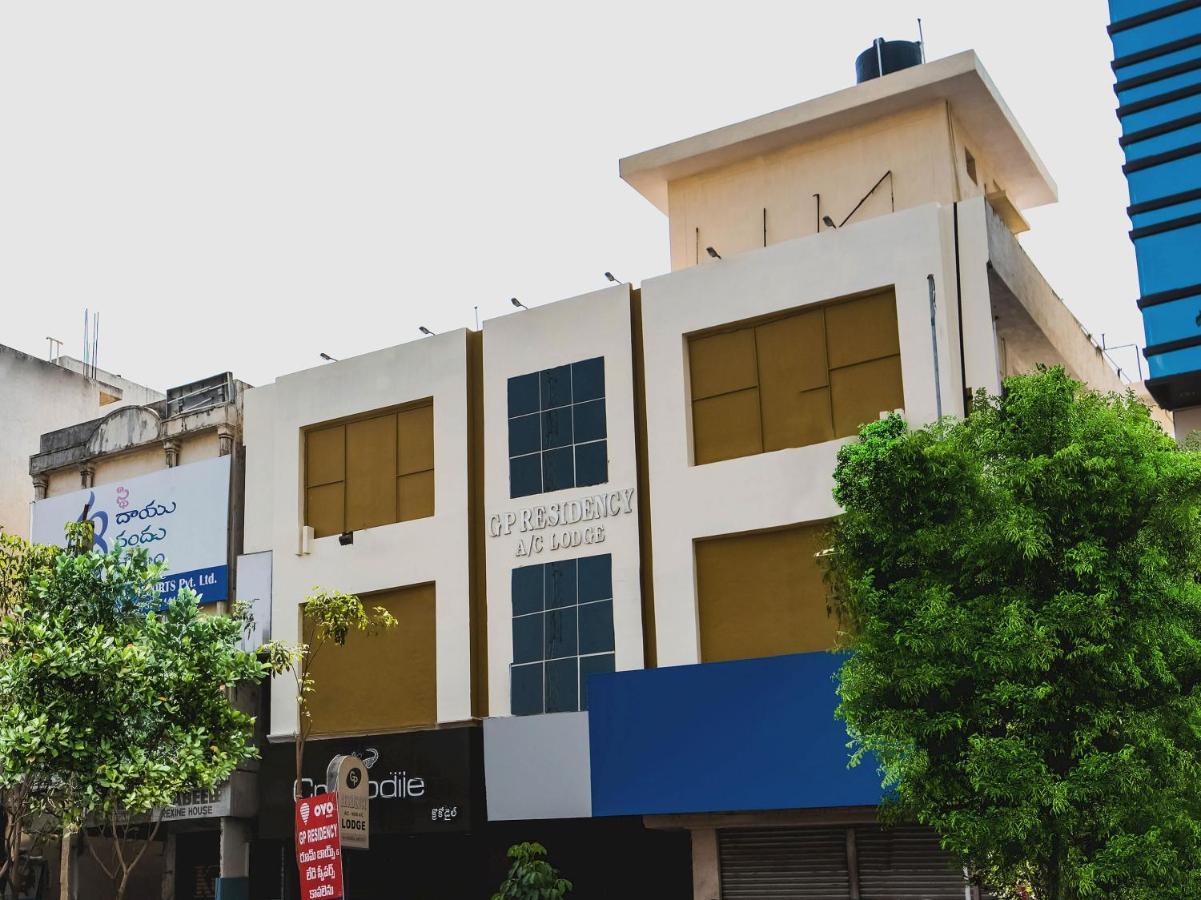 Hotel Super Oyo G P Residency à Kākināda Extérieur photo