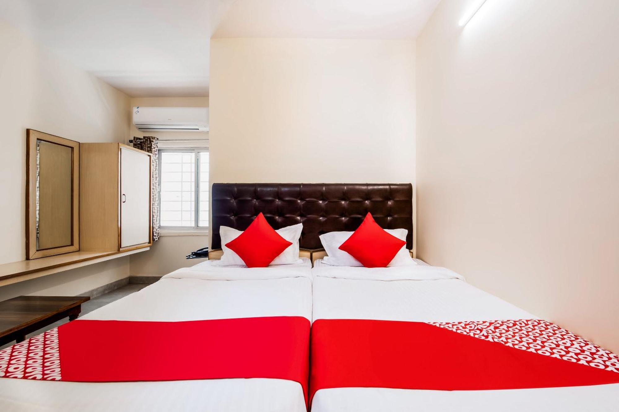 Hotel Super Oyo G P Residency à Kākināda Extérieur photo