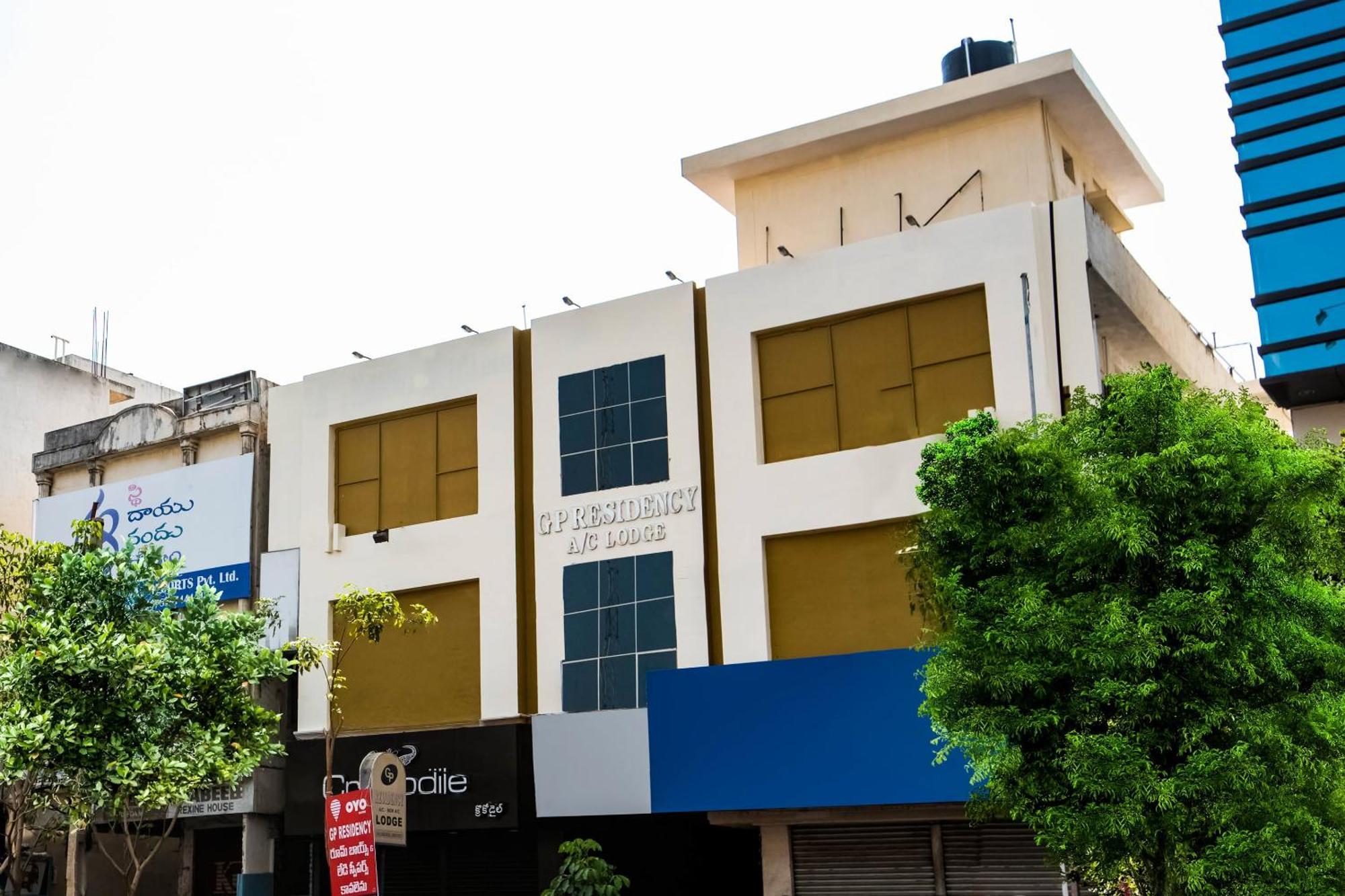 Hotel Super Oyo G P Residency à Kākināda Extérieur photo